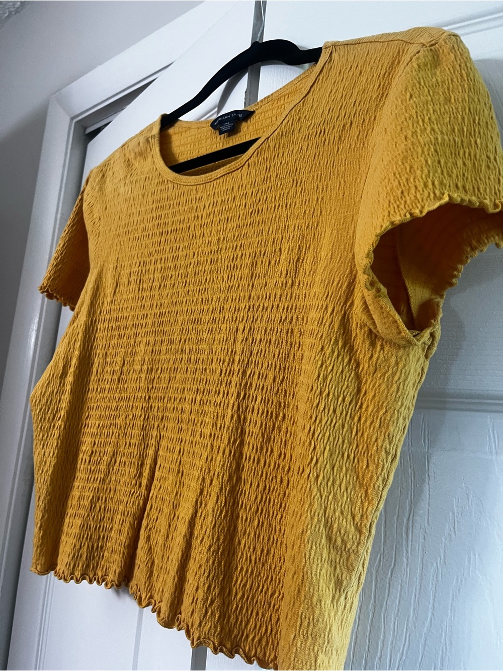 American Eagle cropped  Short Sleeve Tee in Mustard Yellow